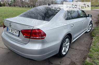 Седан Volkswagen Passat 2012 в Ровно