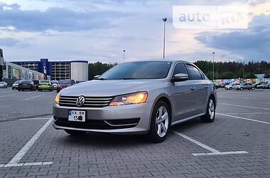 Седан Volkswagen Passat 2012 в Києві