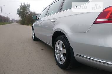 Універсал Volkswagen Passat 2013 в Львові