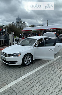 Седан Volkswagen Passat 2012 в Тернополі