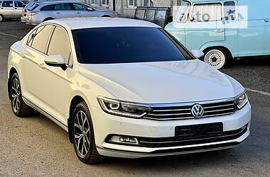 Седан Volkswagen Passat 2016 в Киеве