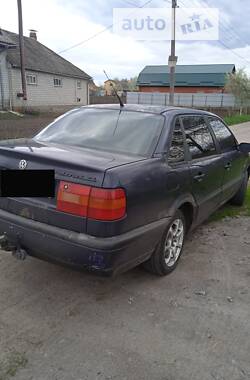 Седан Volkswagen Passat 1994 в Казатине