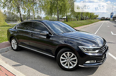 Седан Volkswagen Passat 2017 в Киеве