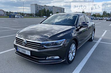 Седан Volkswagen Passat 2017 в 