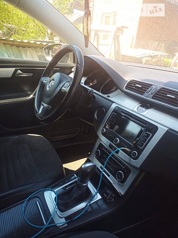 Универсал Volkswagen Passat 2011 в Старом Самборе