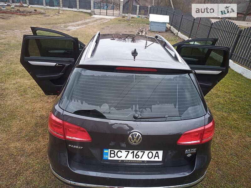 Универсал Volkswagen Passat 2011 в Старом Самборе