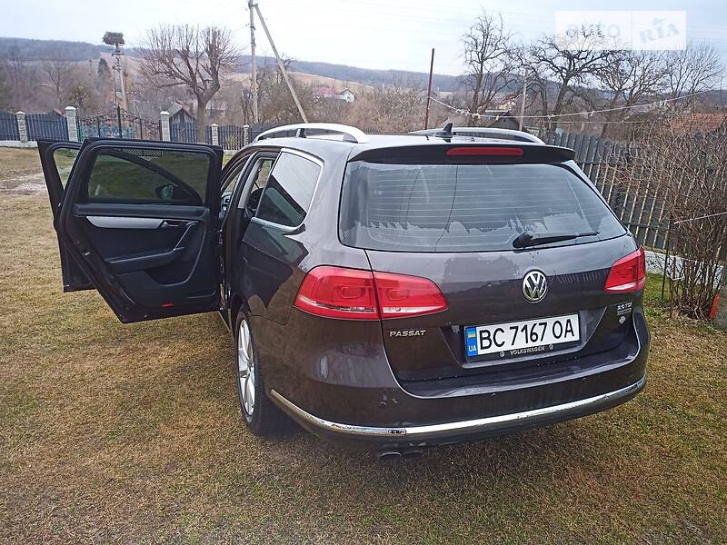 Универсал Volkswagen Passat 2011 в Старом Самборе