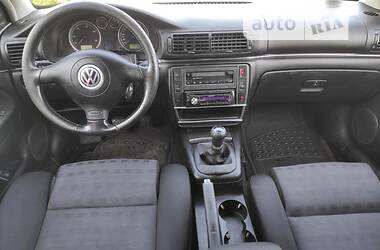 Универсал Volkswagen Passat 2002 в Староконстантинове