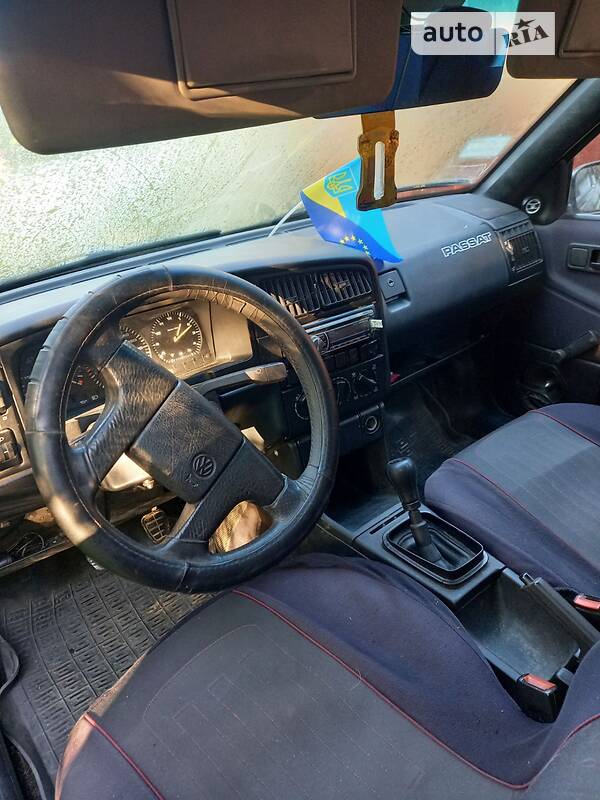 Седан Volkswagen Passat 1993 в Коломые