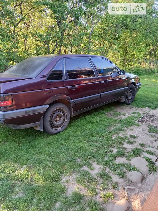 Седан Volkswagen Passat 1993 в Коломые