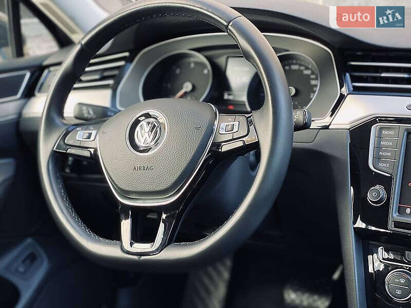 Универсал Volkswagen Passat 2015 в Ивано-Франковске