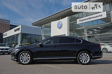 Седан Volkswagen Passat 2016 в Чернівцях