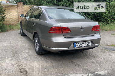 Седан Volkswagen Passat 2012 в Києві