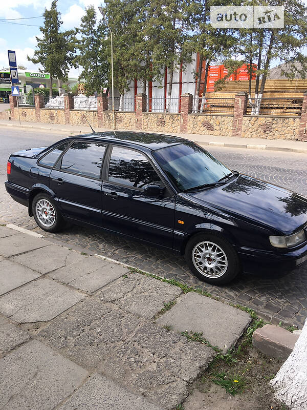 Седан Volkswagen Passat 1995 в Теребовле