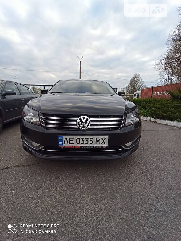 Седан Volkswagen Passat 2013 в Днепре