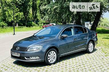 Седан Volkswagen Passat 2011 в Киеве