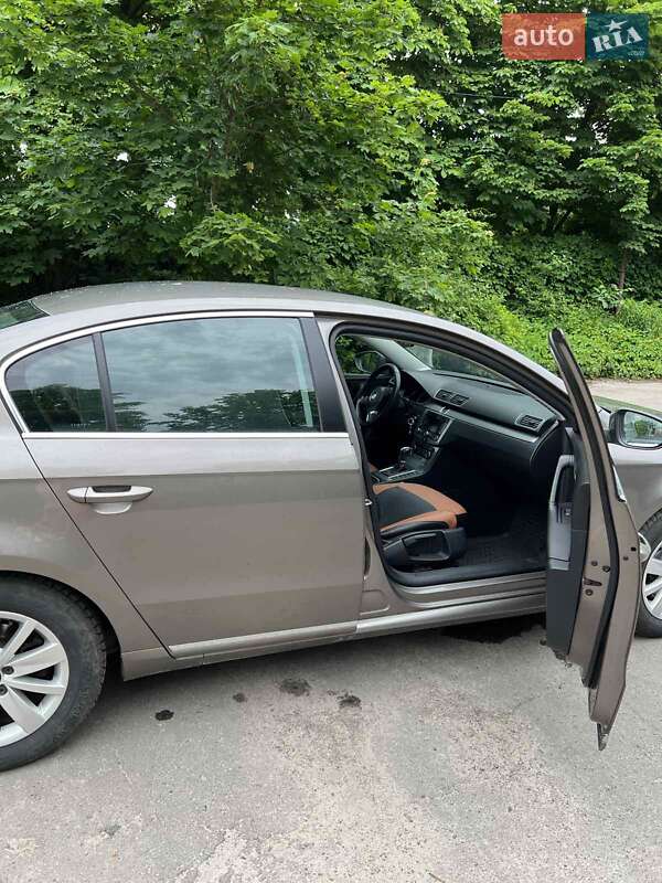 Седан Volkswagen Passat 2011 в Луцке