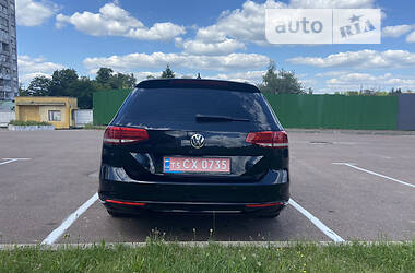 Універсал Volkswagen Passat 2016 в Житомирі