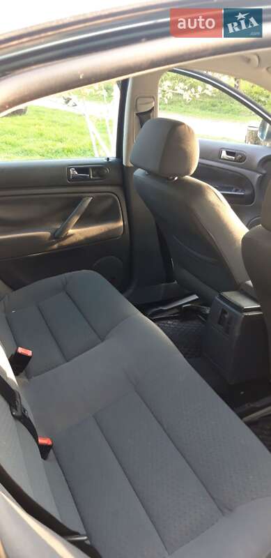 Седан Volkswagen Passat 2004 в Млиніві