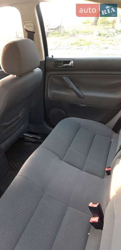 Седан Volkswagen Passat 2004 в Млиніві