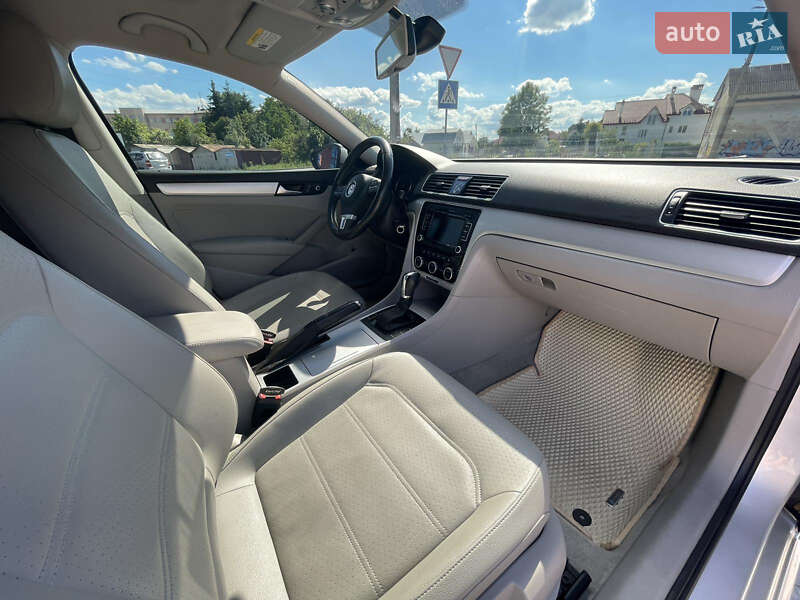 Седан Volkswagen Passat 2012 в Дрогобичі