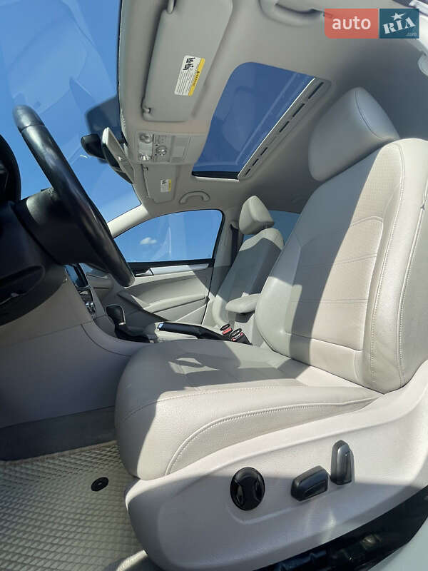 Седан Volkswagen Passat 2012 в Дрогобичі