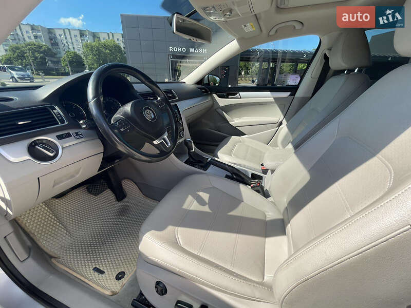 Седан Volkswagen Passat 2012 в Дрогобичі