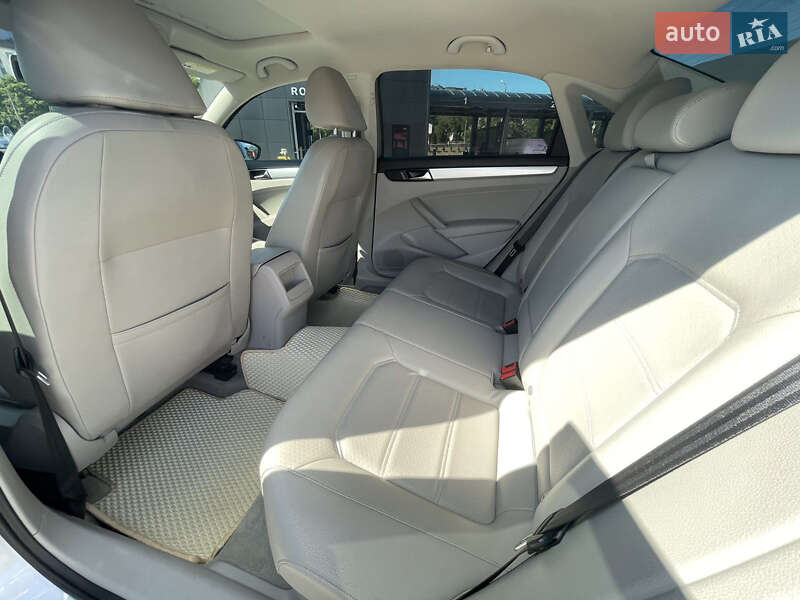 Седан Volkswagen Passat 2012 в Дрогобичі