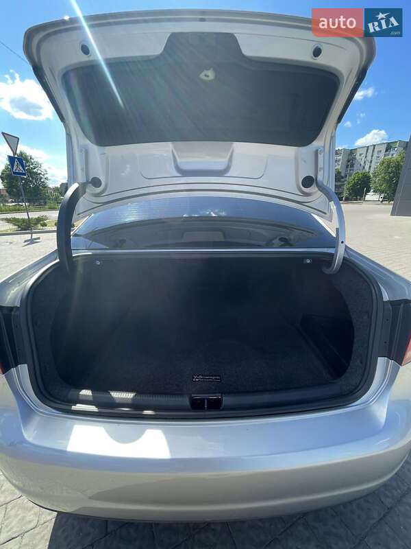 Седан Volkswagen Passat 2012 в Дрогобичі