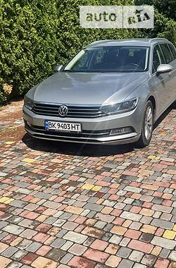 Универсал Volkswagen Passat 2015 в Дубно