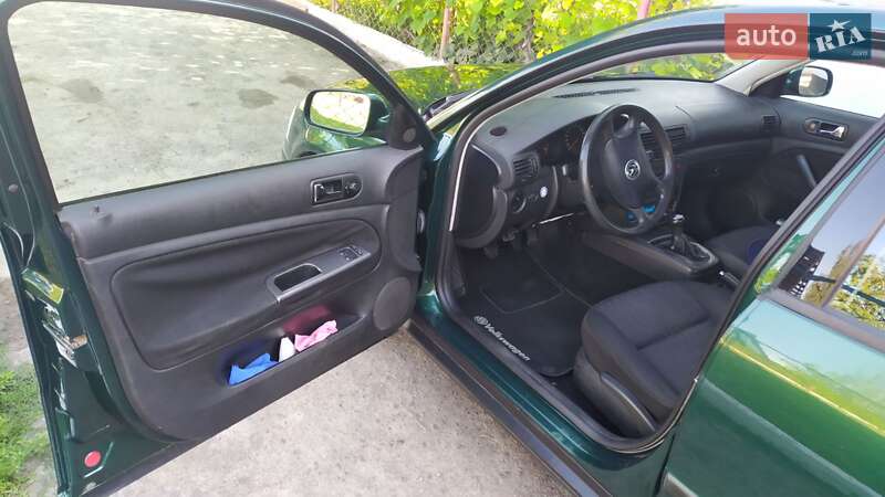 Седан Volkswagen Passat 2000 в Ровно