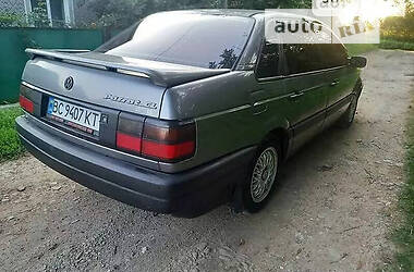 Седан Volkswagen Passat 1988 в Львове