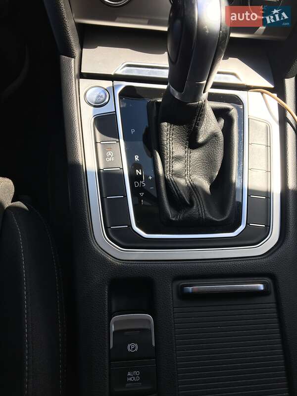 Універсал Volkswagen Passat 2016 в Ужгороді