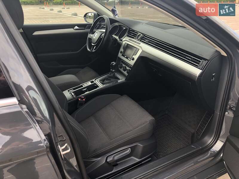 Универсал Volkswagen Passat 2015 в Житомире