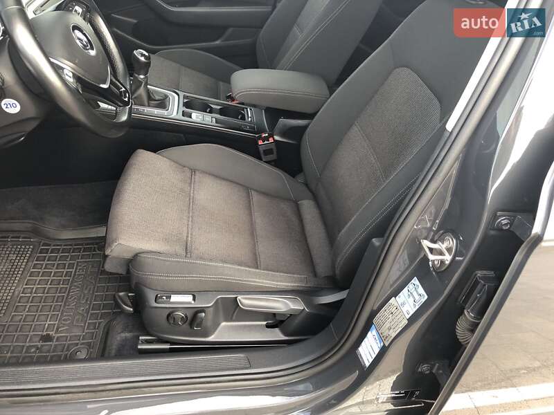 Универсал Volkswagen Passat 2015 в Житомире