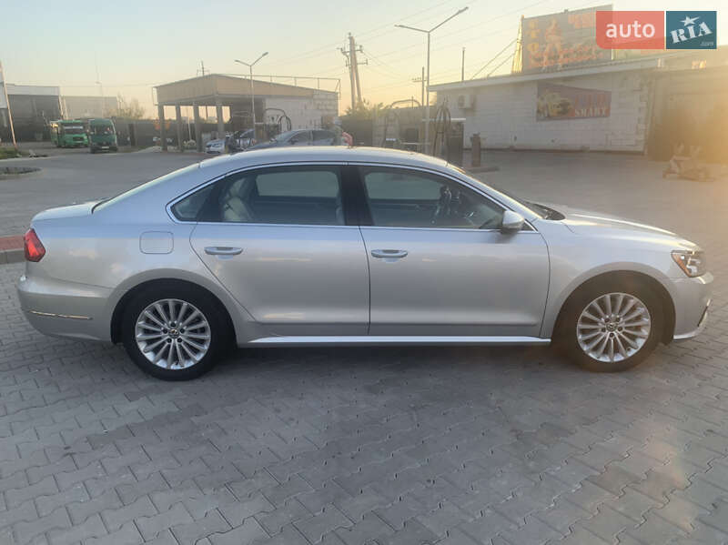 Седан Volkswagen Passat 2016 в Киеве
