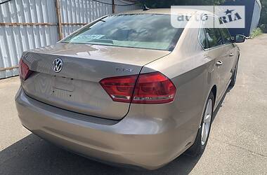 Седан Volkswagen Passat 2014 в Киеве