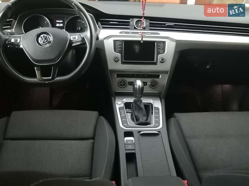 Універсал Volkswagen Passat 2015 в Івано-Франківську