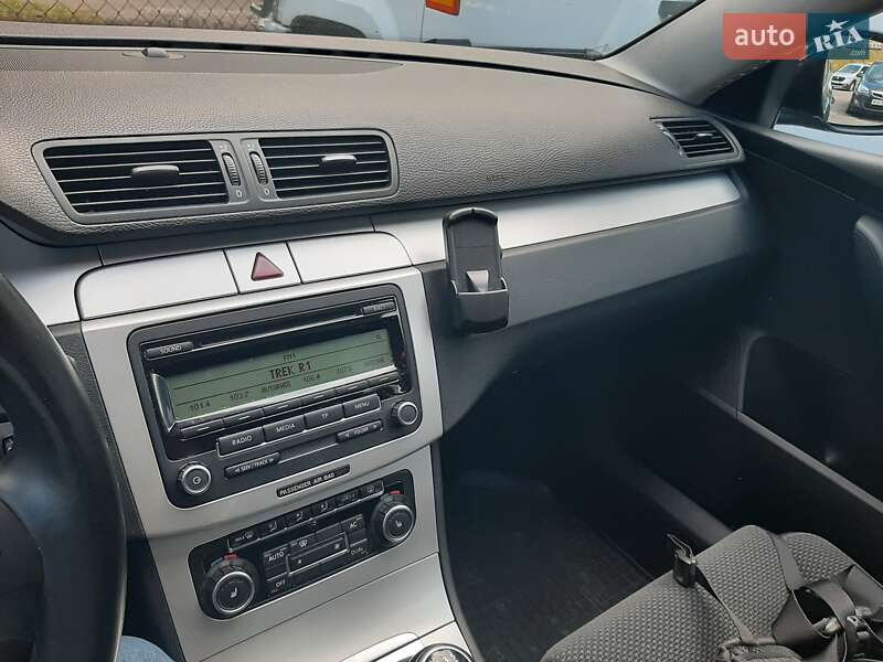 Універсал Volkswagen Passat 2010 в Рівному