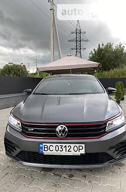 Седан Volkswagen Passat 2018 в Львове