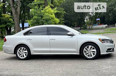 Седан Volkswagen Passat 2018 в Кам'янському