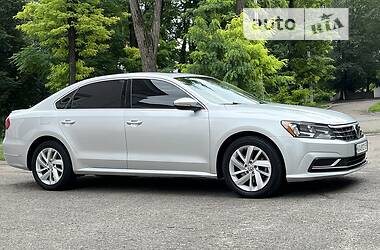 Седан Volkswagen Passat 2018 в Кам'янському