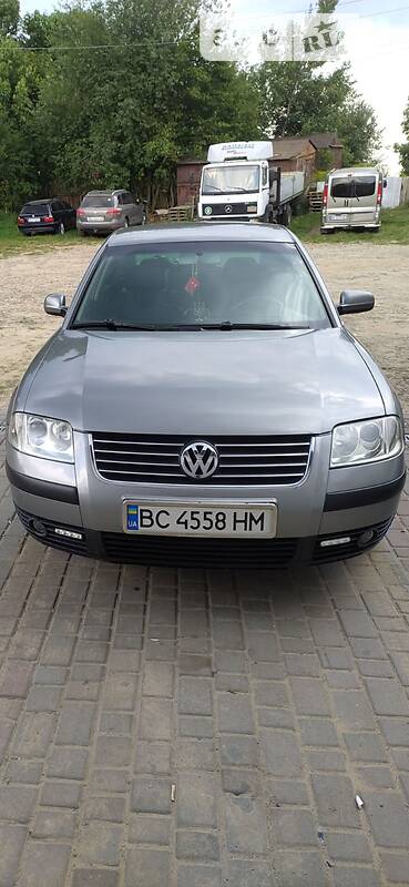 Седан Volkswagen Passat 2002 в Новояворовске