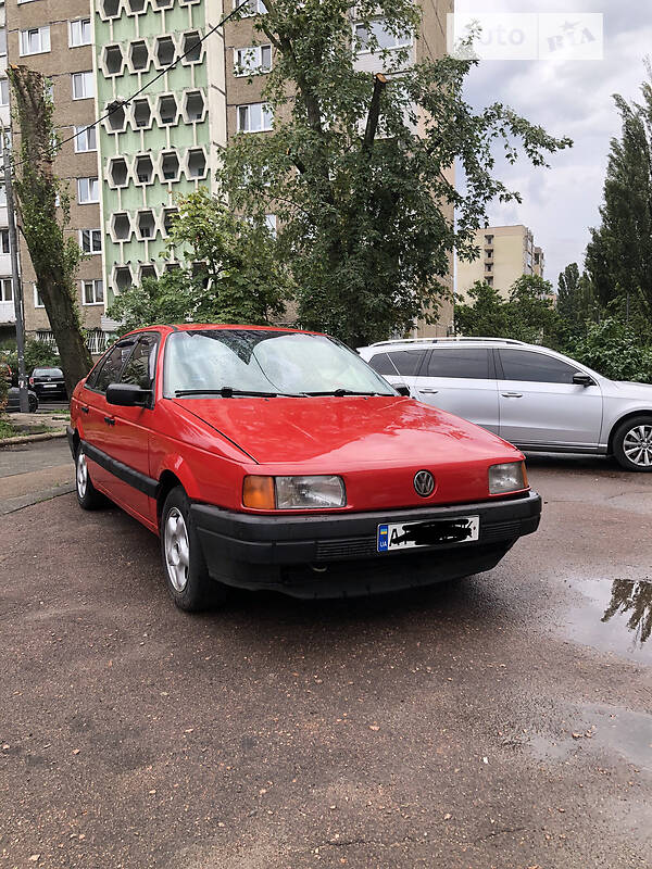 Седан Volkswagen Passat 1988 в Киеве