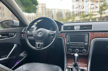 Седан Volkswagen Passat 2012 в Києві