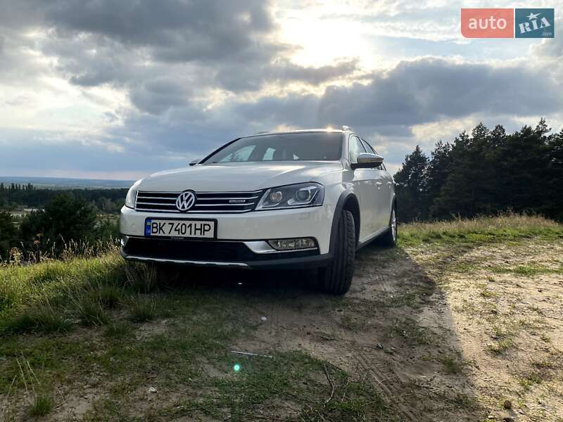 Універсал Volkswagen Passat 2012 в Вараші