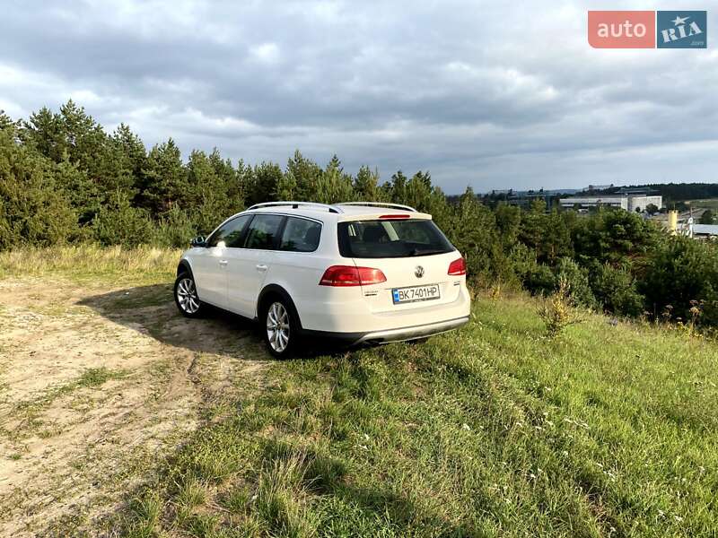 Універсал Volkswagen Passat 2012 в Вараші