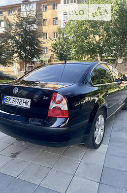 Седан Volkswagen Passat 2001 в Ровно