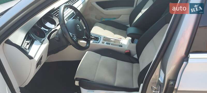 Седан Volkswagen Passat 2017 в Киеве