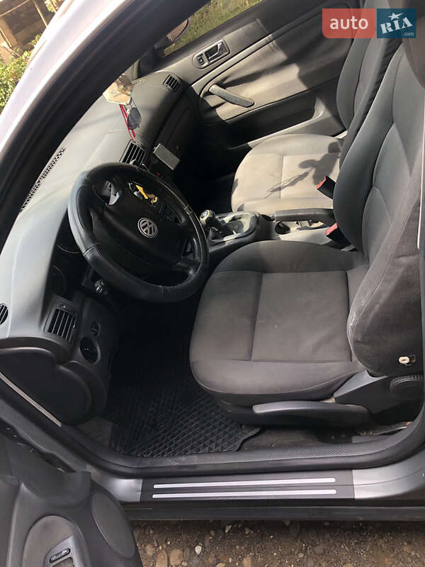 Седан Volkswagen Passat 2004 в Хусте
